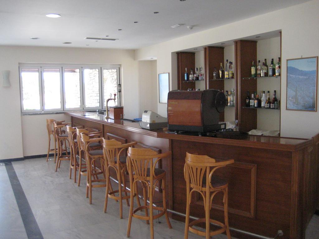 Zefiros Beach Hotel Mykali Exterior photo